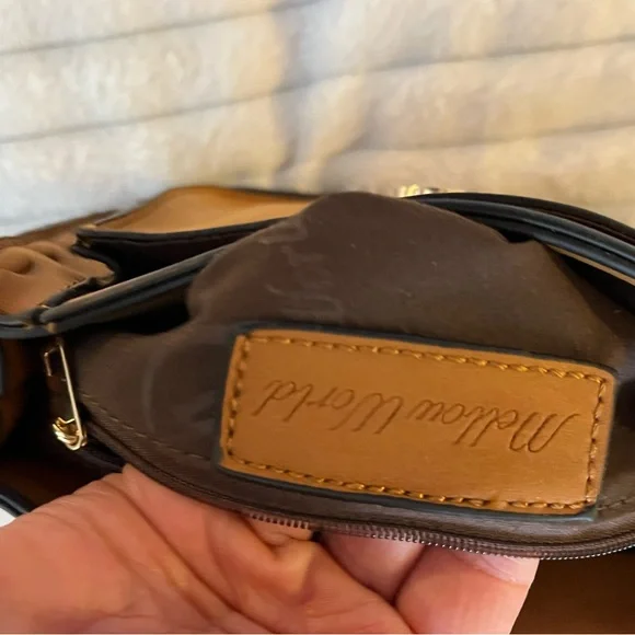 Women's Tan Saddle Crossbody Bag with Tassel Detail - Picture 4 of 6